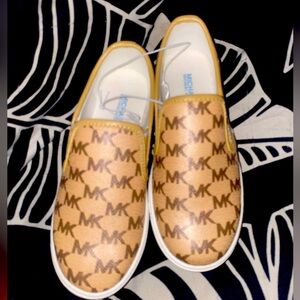 Michael Kors flats
